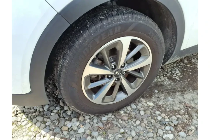 $14444 : Kia Sorento 2020 S V6 4dr SU image 4