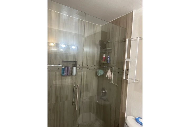 $850 : RECÁMARA DE RENTA PARA MUJER image 5