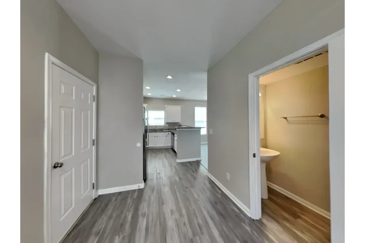 $1250 : Affordable Apartments For Rent image 4