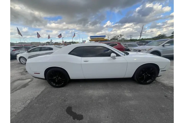 $9850 : 2016 Challenger SXT Plus image 6