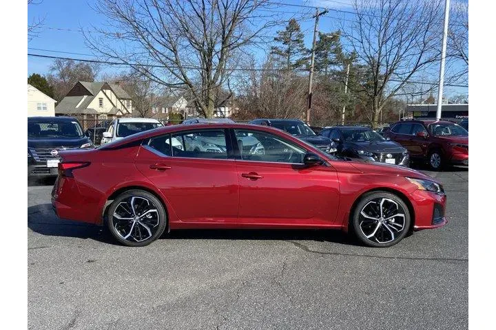 $23050 : Nissan Altima 2025 2.5 SR 4d image 3