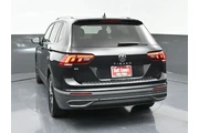 $22893 : Volkswagen Tiguan 2023 SE 4d thumbnail