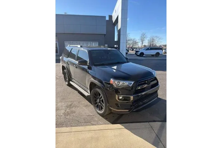 $39995 : Toyota 4Runner 2021 AWD Nigh image 1