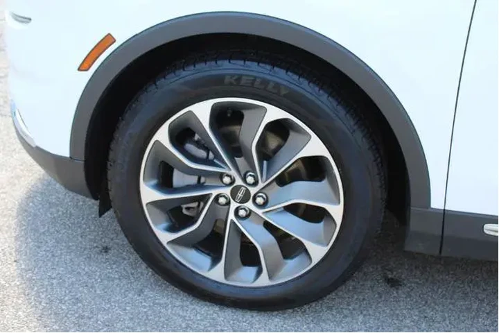 $38998 : Lincoln Nautilus 2023 AWD Re image 9