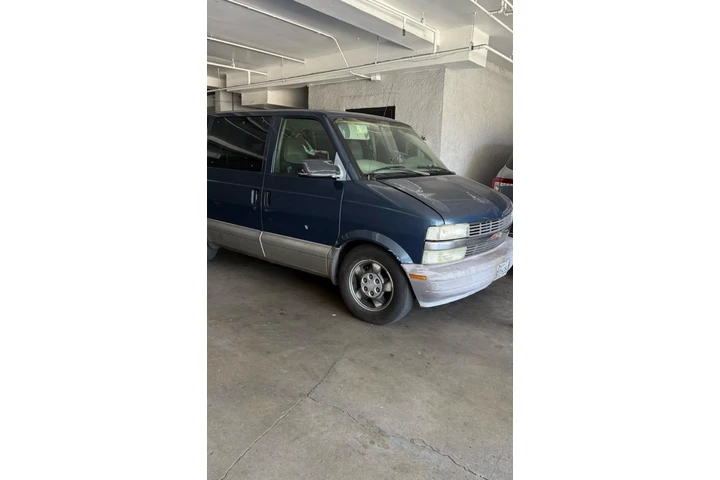 $4000 : 2003 Chevy Astro image 2