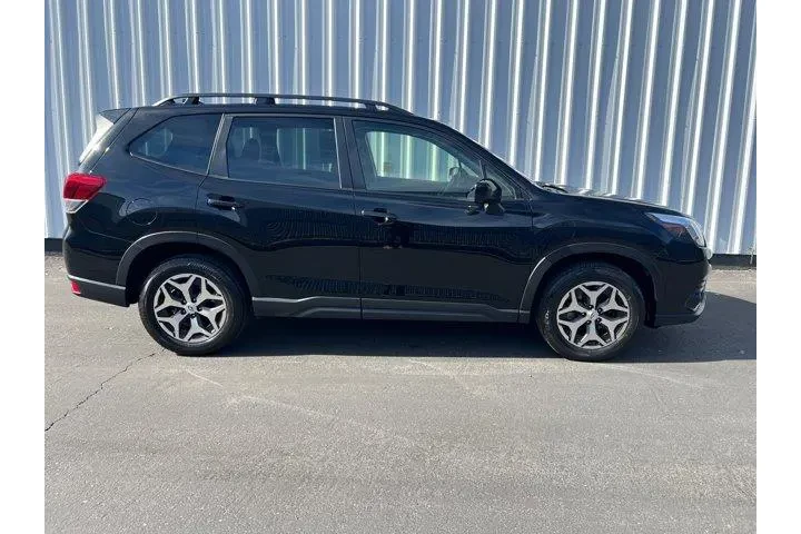 $28494 : Subaru Forester 2023 AWD Pre image 7