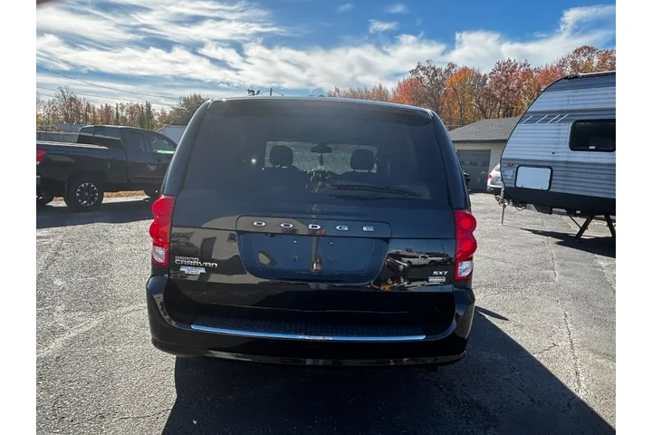 $16995 : 2019 Grand Caravan image 3