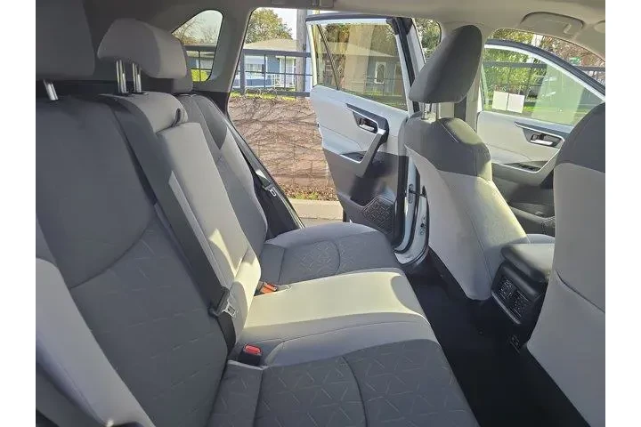 $28995 : Toyota RAV4 Hybrid 2019 AWD image 10