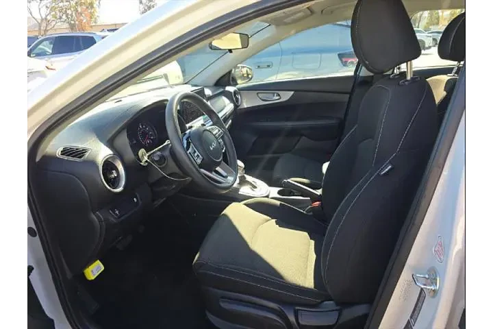 $20995 : Kia Forte 2024 LX 4dr Sedan image 4