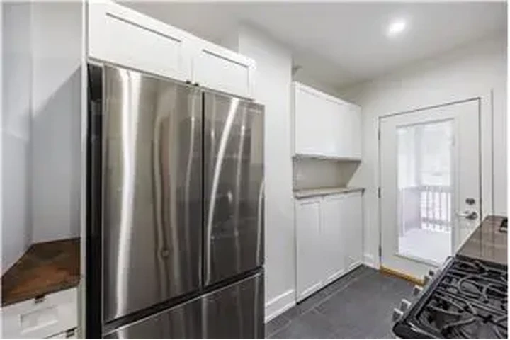 $2450 : Rental property with 1 bedro image 9