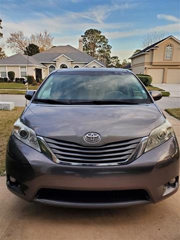 $10000 : 2014 Toyota SIENNA XLE image 1