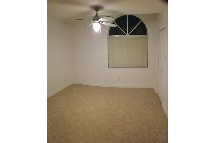 $950 : Rento Habitacion c/ bano priva image 3