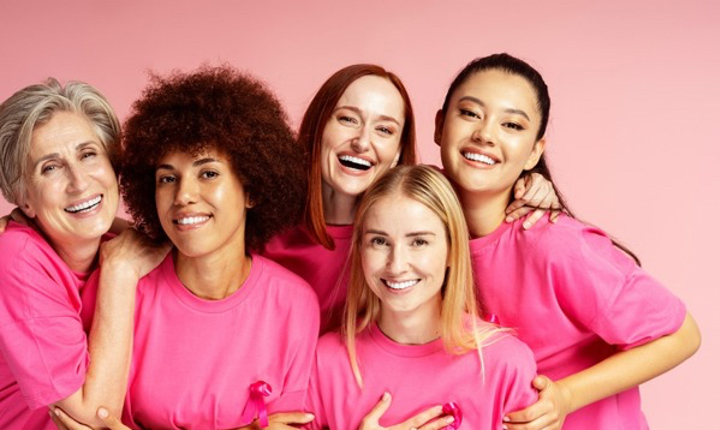 Mujeres celebran el mes de la lucha contra el cáncer de seno