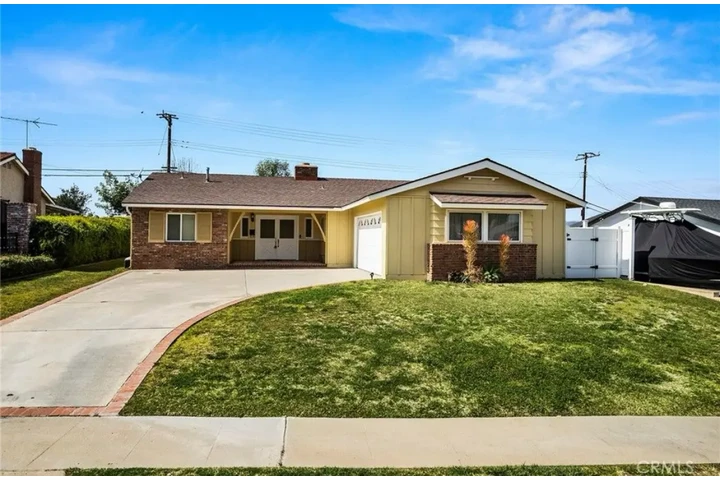 $2450 : 3 bedroom house in Lynwood image 2