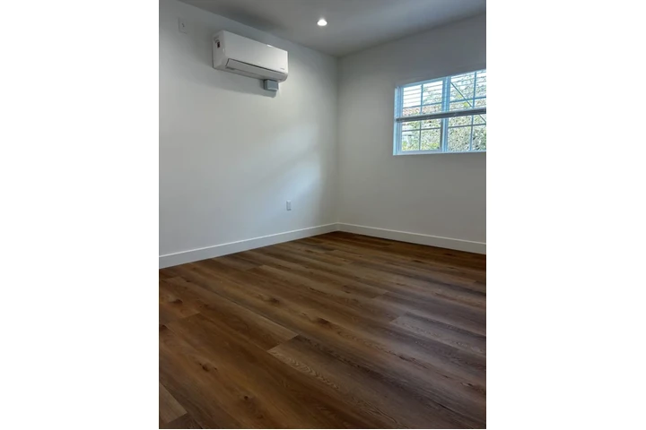 $1955 : 2 Bedroom 2 bath Apt in LA image 5