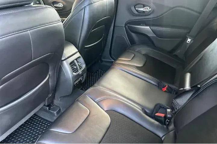 $17995 : Jeep Cherokee 2019 4x4 Latit image 4