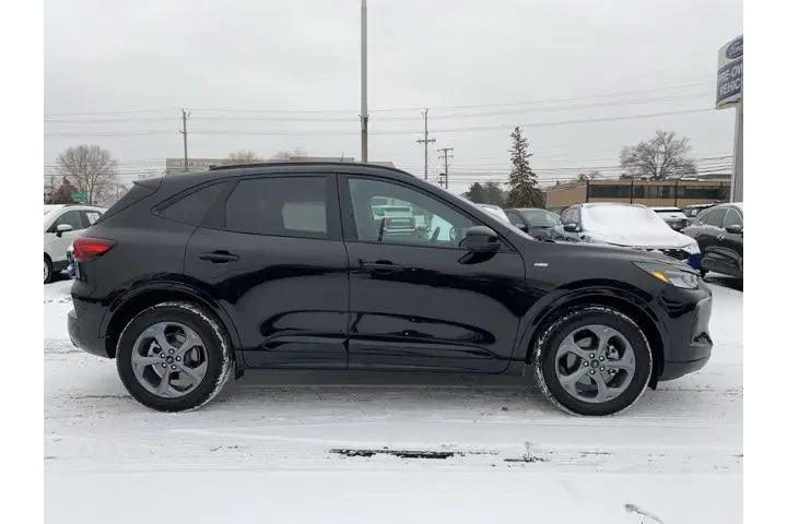 $26361 : Ford Escape 2023 AWD ST-Line image 4