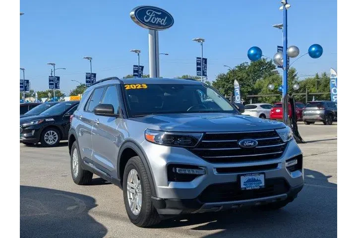 $27777 : Ford Explorer 2023 AWD XLT 4 image 2