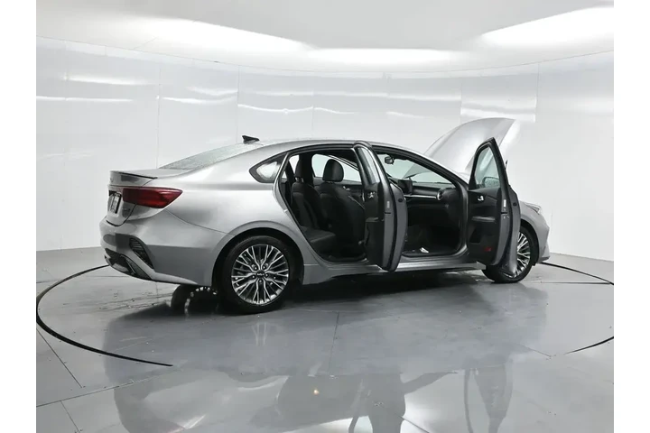 $18145 : Kia Forte 2023 GT-Line 4dr S image 5