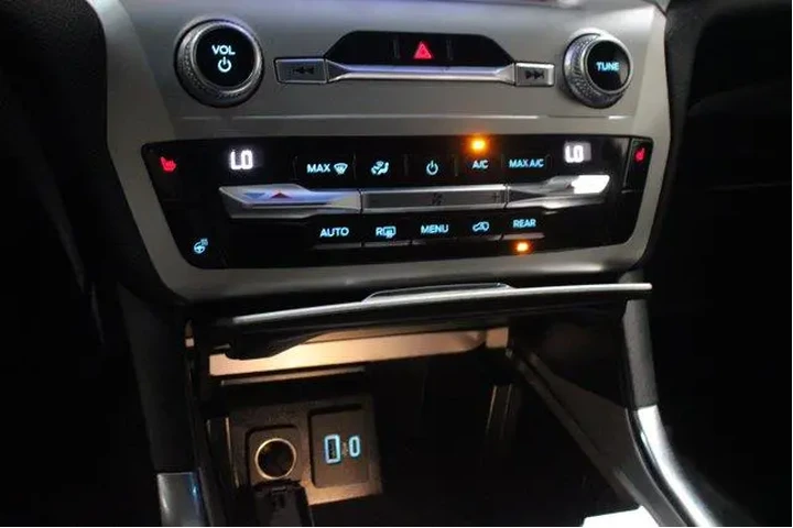 $26682 : Ford Explorer 2021 AWD XLT 4 image 1