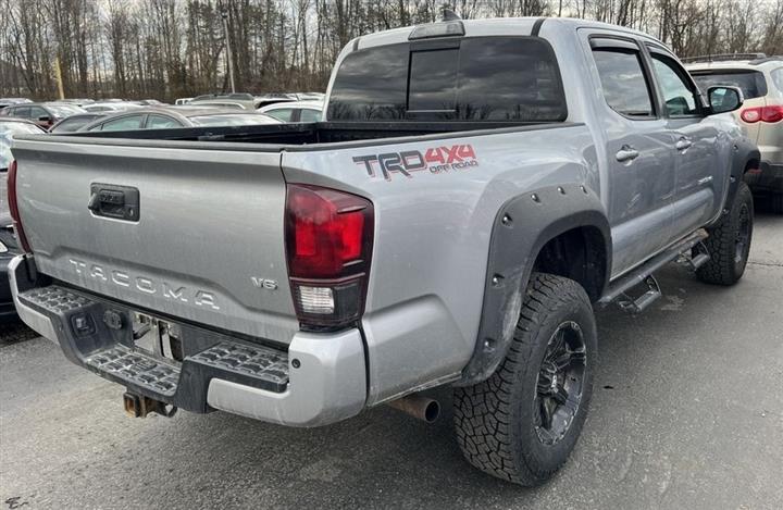 $29365 : 2019 Tacoma TRD Off-Road V6 image 2
