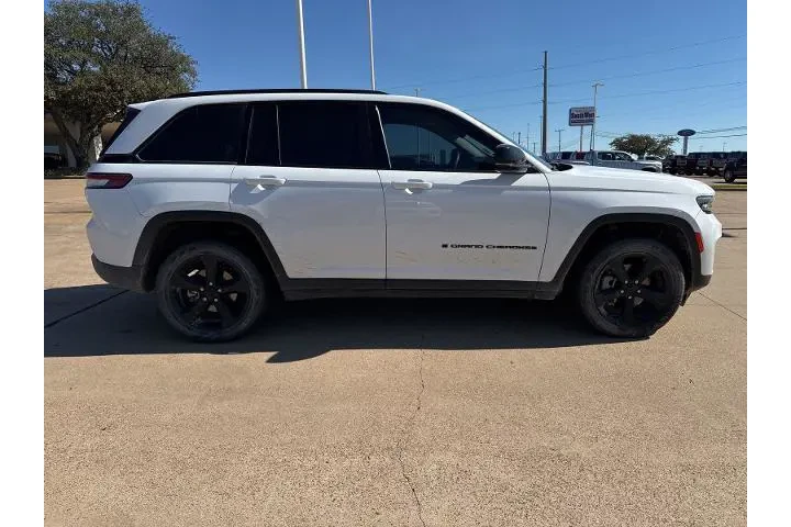 $29518 : Jeep Grand Cherokee 2023 4x4 image 8