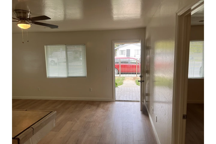 $1550 : CASA EN RENTA image 4