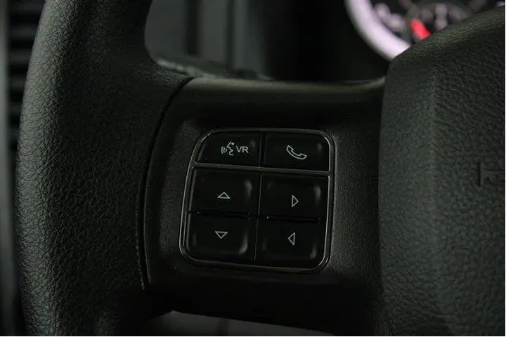 $28940 : Ram 1500 Classic 2023 4x2 Tr image 8