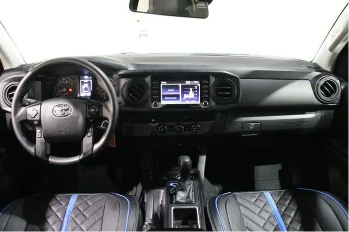 $25998 : Toyota Tacoma 2022 4x2 SR 4d image 2