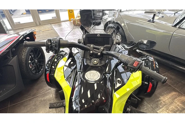 $15995 : 2023 SPYDER image 2