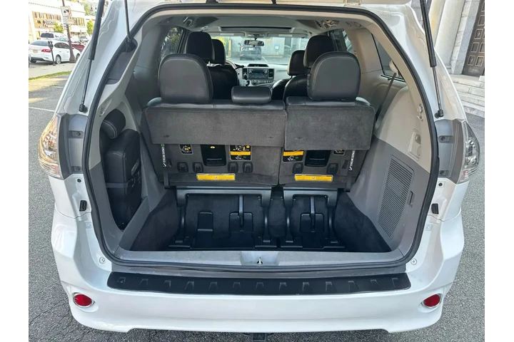 $13495 : 2012 TOYOTA SIENNA image 9