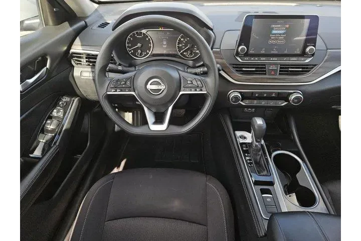 Nissan Altima 2023 AWD 2.5 S image 10