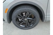 $23498 : Volkswagen Tiguan 2023 SE R- thumbnail