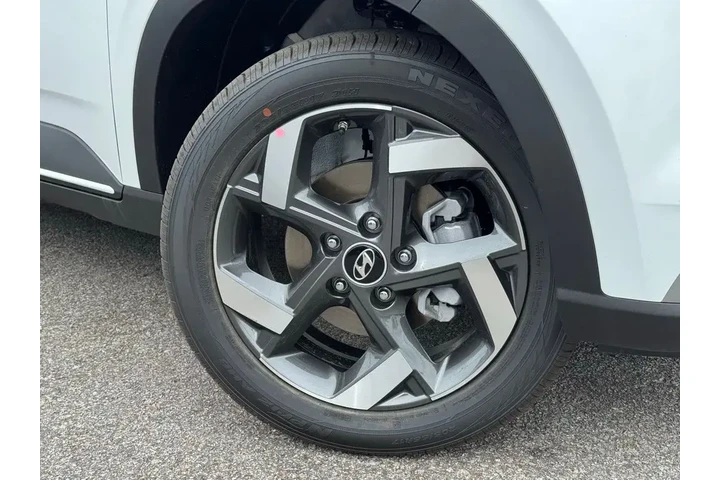 $24327 : Hyundai VENUE 2026 SEL 4dr C image 3