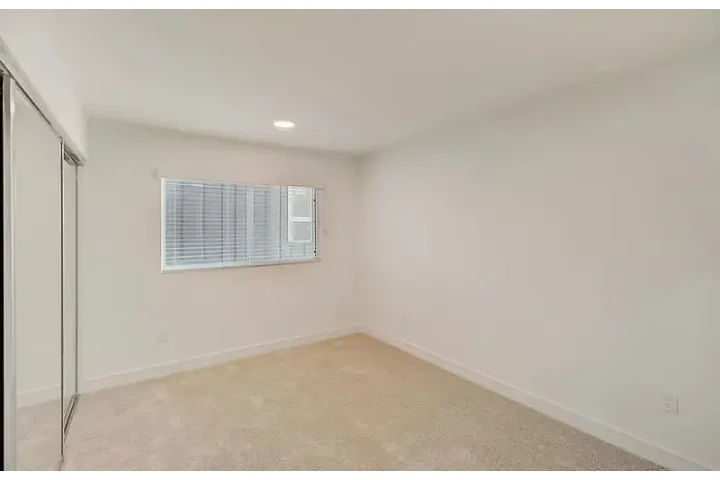 $1150 : Apartamentos Kingsley Diplomat image 1