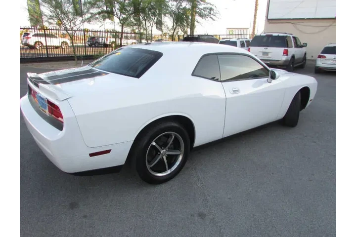 $8995 : 2010 Challenger SE image 5