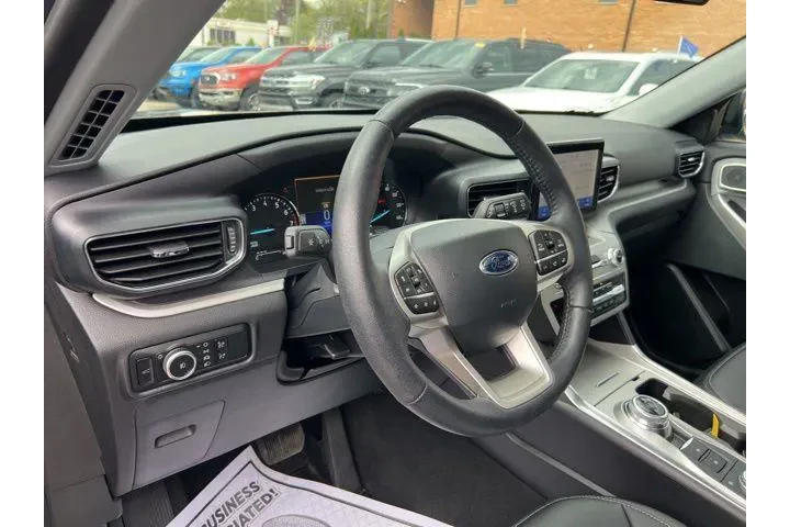 $37615 : Ford Explorer 2024 AWD XLT 4 image 7