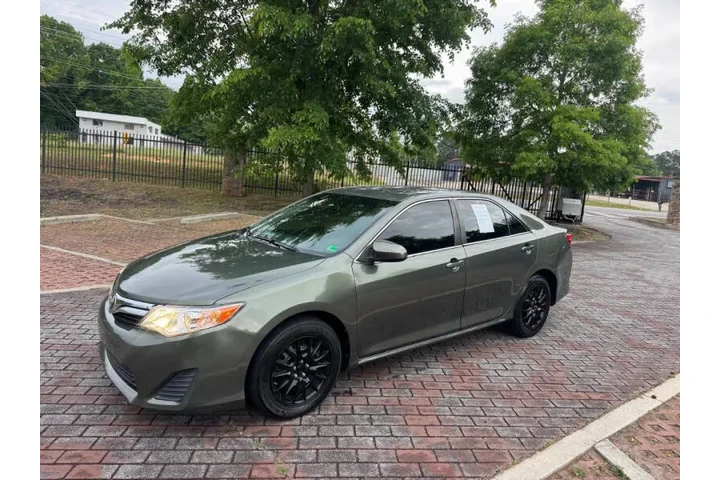 $6500 : 2013 Camry LE image 3