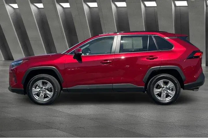 $35500 : Toyota RAV4 2025 AWD XLE 4dr image 10