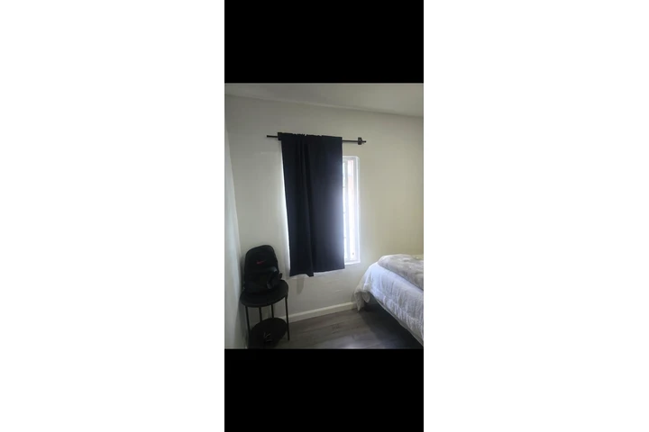 $1100 : Cuarto disponible ya image 4