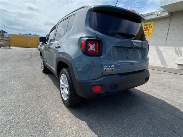 $10995 : 2017 Renegade Latitude image 9