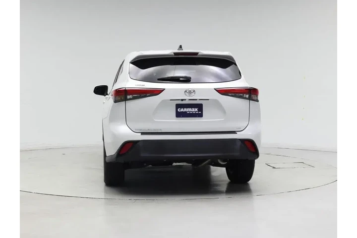 $31998 : Toyota Highlander 2022 LE 4d image 6