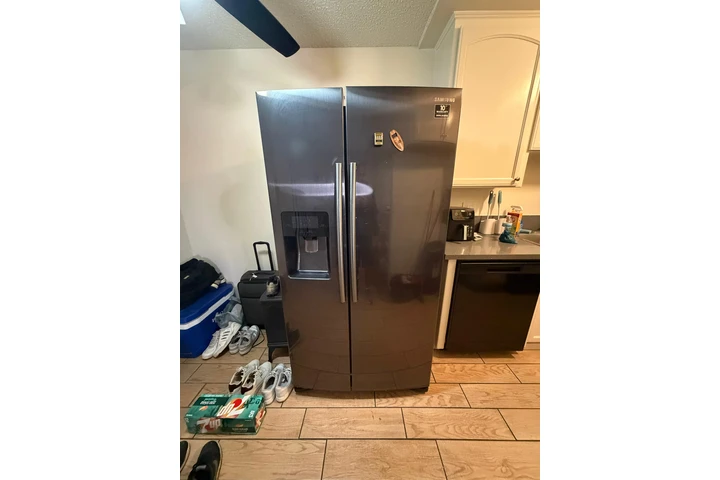 $300 : Nevera image 1