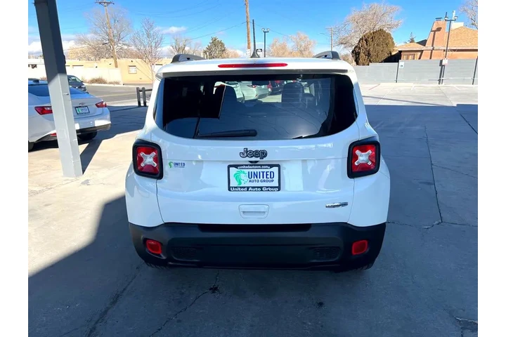 2021 Renegade Latitude image 6