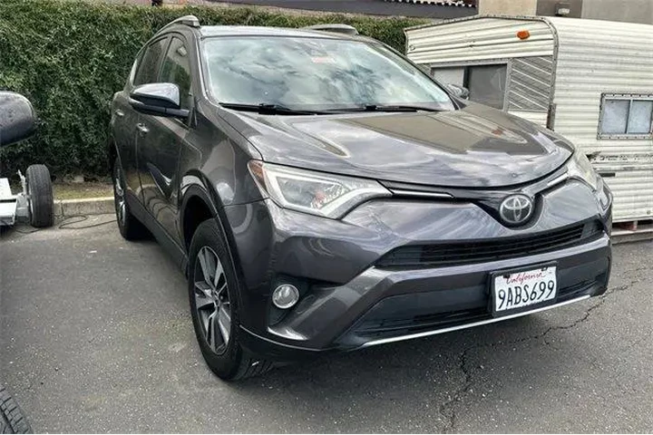$13410 : Toyota RAV4 2018 XLE 4dr SUV image 2