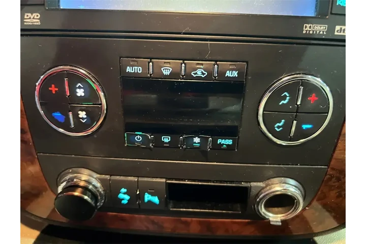 $10000 : Chevrolet Suburban 2007 LS 2 image 8