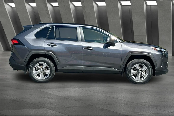 $33900 : Toyota RAV4 2024 AWD XLE 4dr image 5