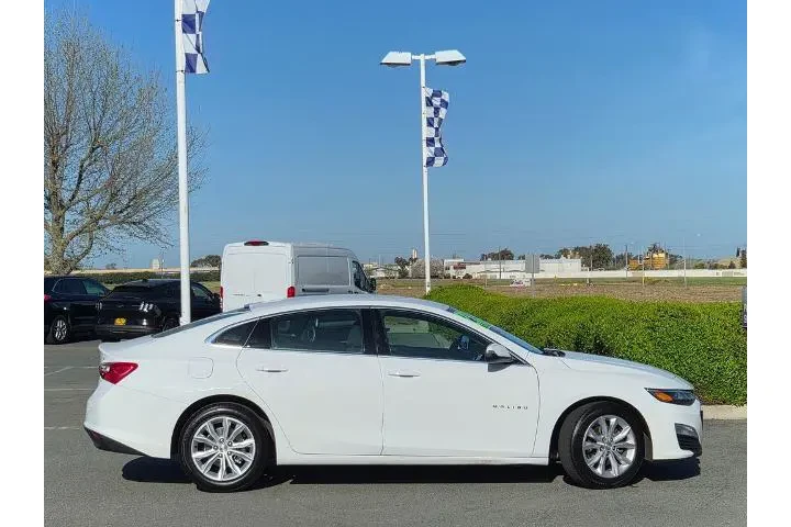 $21900 : Chevrolet Malibu 2023 LT 4dr image 3