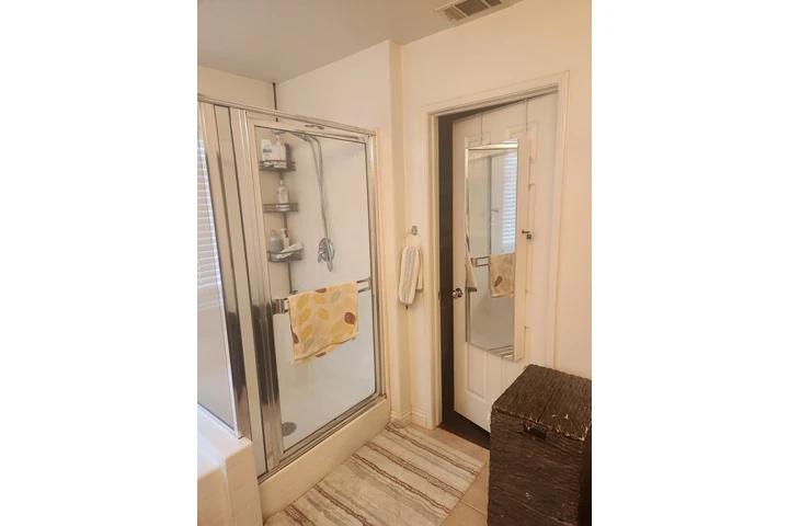 $1200 : FONTANA Master room en Renta image 4