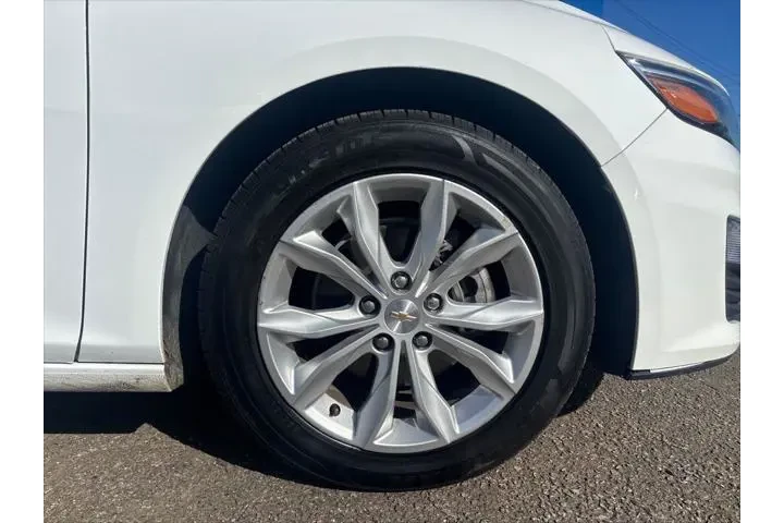 $21900 : Chevrolet Malibu 2024 LT 4dr image 2